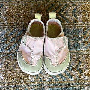 Vivobarefoot Gaia size 23